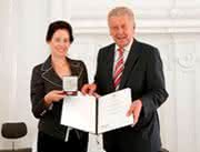 News: Kirsten Hirschmann erhielt Wirtschaftsmedaille