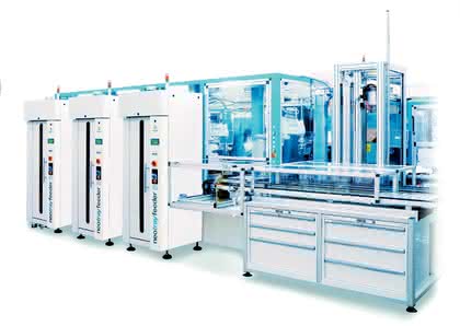 Industrieroboter: Exakt  auf die Platte