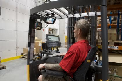 Special Automotive: Atlet: Bildschirm unter dem Dach Special Automotive: Atlet: Bildschirm unter dem Dach