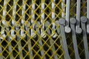 Wirtschaft + Unternehmen: Poly-Net: Schutz hinter Gittern