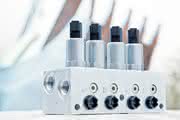 Hydraulik + Pneumatik: Die räumliche Trennung