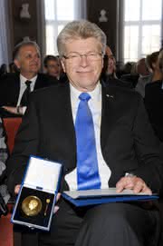 Wirtschaft + Unternehmen: Diesel-Medaille für Rittal-Chef Friedhelm Loh Wirtschaft + Unternehmen: Diesel-Medaille für Rittal-Chef Friedhelm Loh