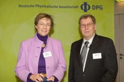 Wirtschaft + Unternehmen: Oerlikon Leybold Vacuum: Ehrennadel der Deutschen Physikalischen Gesellschaft