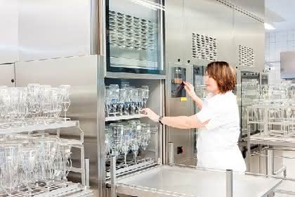 Reinigungs- und Desinfektionsautomaten: Laborglas  wirtschaftlich aufbereiten –
