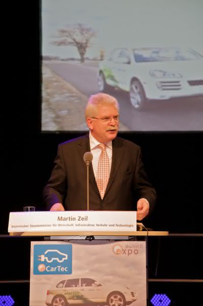 Wirtschaft + Unternehmen: E Car Tec Award 2010: Bayerischer Staatspreis für innovative und nachhaltige Elektromobilität verliehen