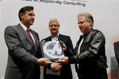 Wirtschaft + Unternehmen: Haas: drei neue Factory Outlets Wirtschaft + Unternehmen: Haas: drei neue Factory Outlets