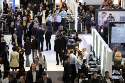 Wirtschaft + Unternehmen: Cebit 2011: steuert auf Wachstum zu