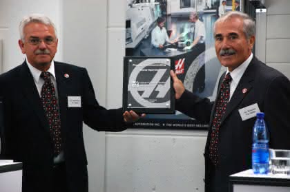 Wirtschaft + Unternehmen: Drei neue Haas Factory Outlets Wirtschaft + Unternehmen: Drei neue Haas Factory Outlets