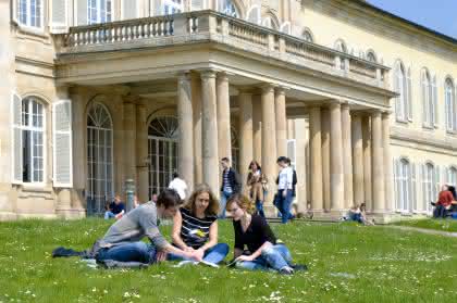 Wirtschaft + Unternehmen: Hohenheim: Studium mit Qualitätsgarantie Wirtschaft + Unternehmen: Hohenheim: Studium mit Qualitätsgarantie