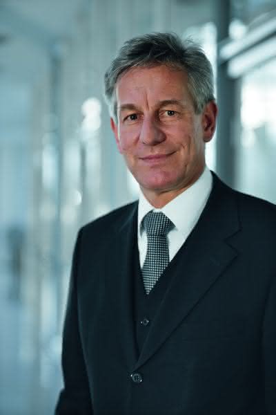 Wirtschaft + Unternehmen: Festo: "Solution:ing" Wirtschaft + Unternehmen: Festo: "Solution:ing"
