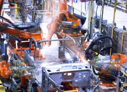 Wirtschaft + Unternehmen: Kuka: Software schafft Produktionstransparenz