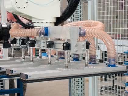 Fördertechnik: Über 80.000 Möbelfertigteile Fördertechnik: Über 80.000 Möbelfertigteile