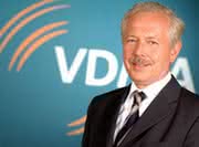 Wirtschaft + Unternehmen: VDMA: Maschinenbauer verdoppeln Produktionsprognose 2010 von drei auf plus sechs Prozent