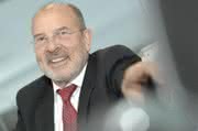 Wirtschaft + Unternehmen: Hainbuch Geschäftsführer Gerhard Rall: zum Senator h. c. ernannt