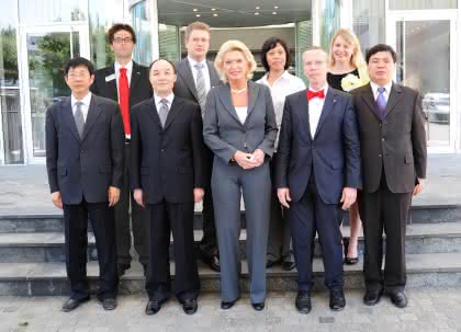 Wirtschaft + Unternehmen: Schaeffler kooperiert mit chinesischer Uni Wirtschaft + Unternehmen: Schaeffler kooperiert mit chinesischer Uni