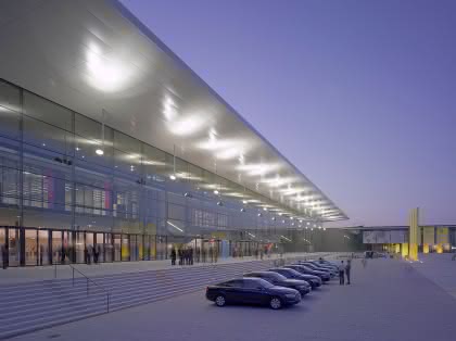 Wirtschaft + Unternehmen: Neues Messe-Duo in Stuttgart Wirtschaft + Unternehmen: Neues Messe-Duo in Stuttgart