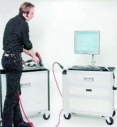 Industrieroboter: Momente in Blech und Kunststoff Industrieroboter: Momente in Blech und Kunststoff