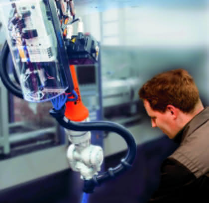 Industrieroboter: Erfolgreiche Annäherungsversuche Industrieroboter: Erfolgreiche Annäherungsversuche