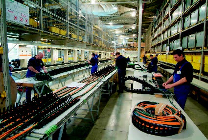 Zerspanen: Nabelschnüre der Automation Zerspanen: Nabelschnüre der Automation
