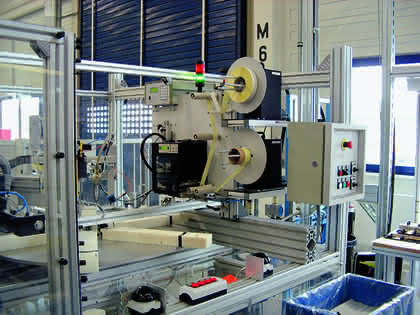 Industrieroboter: Etikettenspende auf intelligenter Basis Industrieroboter: Etikettenspende auf intelligenter Basis