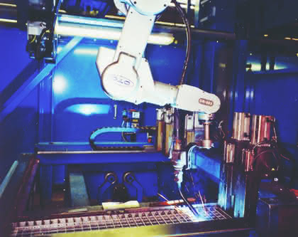 MRK + Cobots: Hinter Gittern: Flexible ­Fertigung