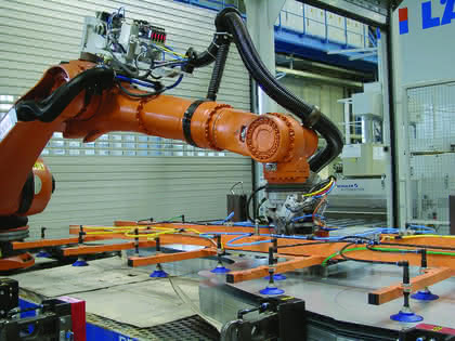 Handhabungstechnik: Spinnen im Presswerk