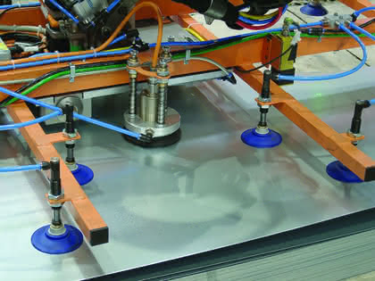 Handhabungstechnik: Spinnen im Presswerk