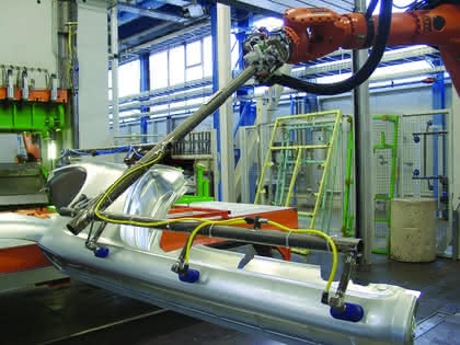 Handhabungstechnik: Spinnen im Presswerk