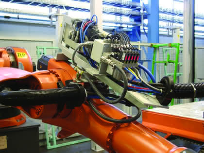 Handhabungstechnik: Spinnen im Presswerk