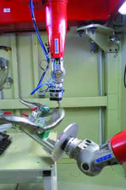 MRK + Cobots: Laser-Flächenportal schlägt ­Roboter