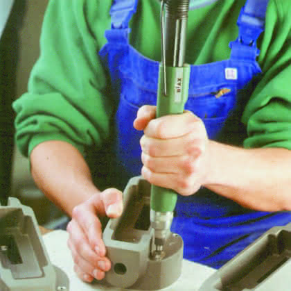 Montagetechnik: Flexible Metallbearbeitung