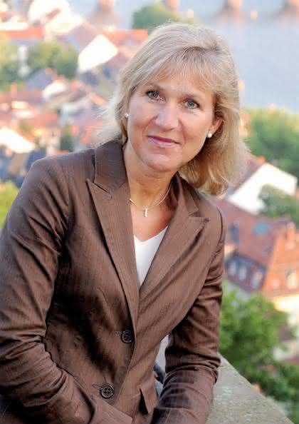 Wirtschaft + Unternehmen: „In Menschen investieren“ Wirtschaft + Unternehmen: „In Menschen investieren“