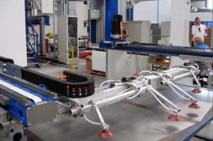 Handhabungstechnik: Pressen-Tooling automatisch gewechselt