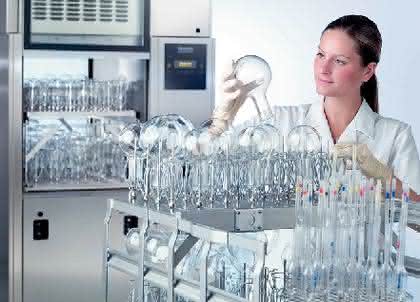 Arbeitsschutz: Sicher und effizient:  Miele-Reinigungsautomat für große Laboratorien