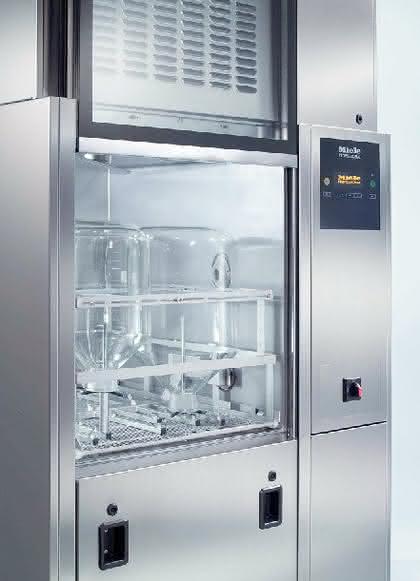 Arbeitsschutz: Sicher und effizient:  Miele-Reinigungsautomat für große Laboratorien