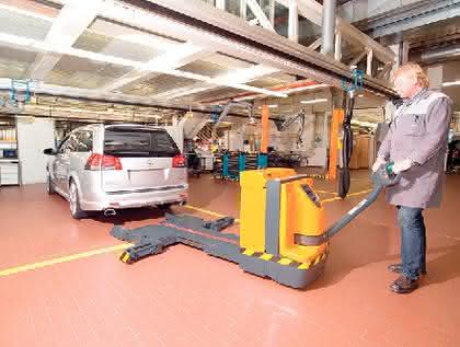 Fördertechnik: Hubwagen für Autos Fördertechnik: Hubwagen für Autos