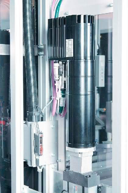 Antriebstechnik: Dezentrale Servotechnik treibt Bestückungsautomaten an