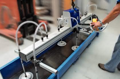 Handhabungstechnik: Rationell aus der Kiste auf die Maschine Handhabungstechnik: Rationell aus der Kiste auf die Maschine