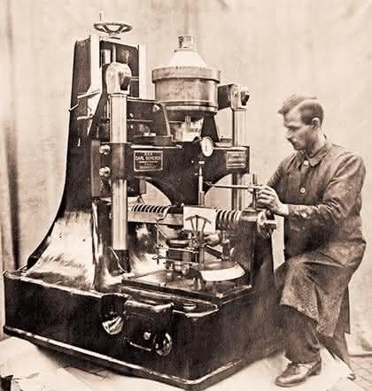 Wirtschaft + Unternehmen: Die Wucht von 100 Jahren Wirtschaft + Unternehmen: Die Wucht von 100 Jahren