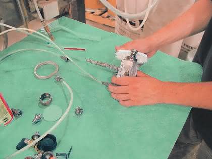 Fein-Faser-Sorbents: Schnelle Hilfe bei Leckagen Fein-Faser-Sorbents: Schnelle Hilfe bei Leckagen
