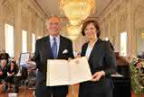 Wirtschaft + Unternehmen: Dr. Hans J. Langer von EOS erhält bayerische Staatsmedaille Wirtschaft + Unternehmen: Dr. Hans J. Langer von EOS erhält bayerische Staatsmedaille