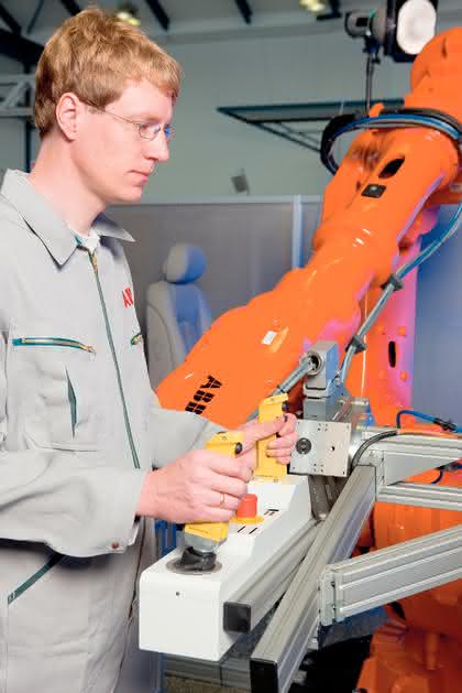 MRK + Cobots: Effiziente  Automobil-Montage