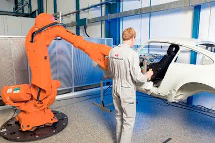 MRK + Cobots: Effiziente  Automobil-Montage