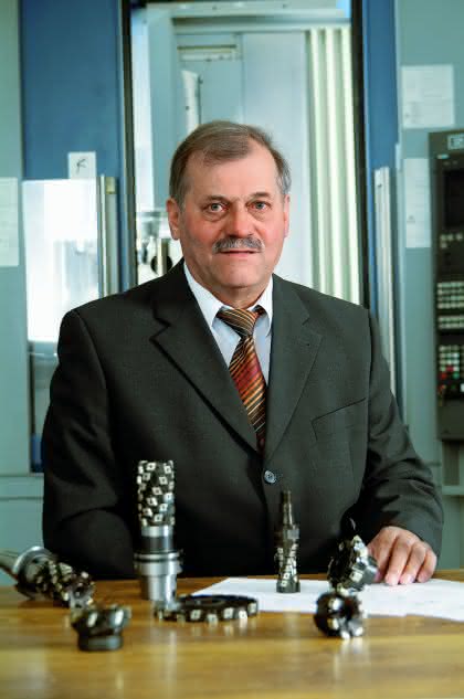 Wirtschaft + Unternehmen: Hier fallen die Späne Wirtschaft + Unternehmen: Hier fallen die Späne