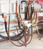Hydraulik + Pneumatik: Wo es eng wird