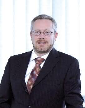 Wirtschaft + Unternehmen: „Wo Schatten ist…“ Wirtschaft + Unternehmen: „Wo Schatten ist…“