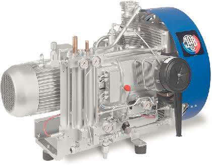 Hydraulik + Pneumatik: Zum Blasen von Flaschen Hydraulik + Pneumatik: Zum Blasen von Flaschen