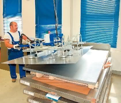 Handhabungstechnik: Sicheres Heben schwerer Lasten