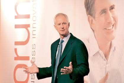 Wirtschaft + Unternehmen: Auf Tuchfühlung mit Kunden Wirtschaft + Unternehmen: Auf Tuchfühlung mit Kunden