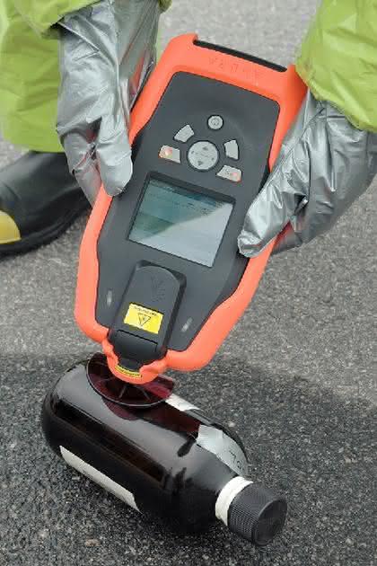 Mobiles Raman-Spektrometer FirstDefender: Identifiziert Sprengstoff von Anschlag auf Flug NW 253